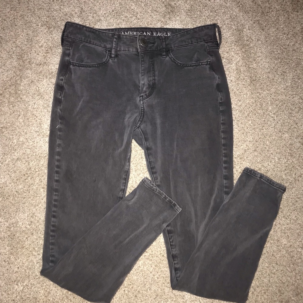 “Super super stretch, High-rise skinny” jeans